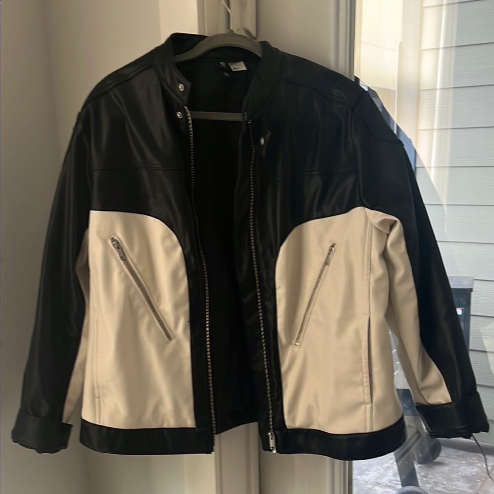 Black and White Women’s Jacket 🖤
